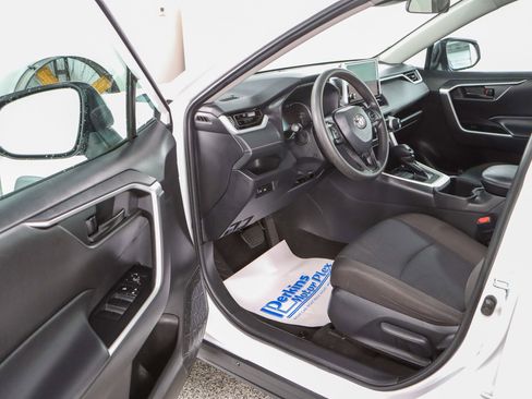 Used 2024 Toyota RAV4 LE AWD/4WD image 3