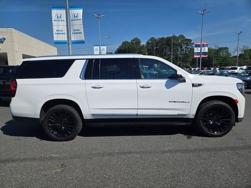 Used 2023 GMC Yukon XL Denali AWD/4WD image 4