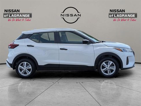 New 2025 Nissan Kicks Play S image 4