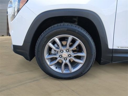 Used 2024 GMC Terrain SLT image 14