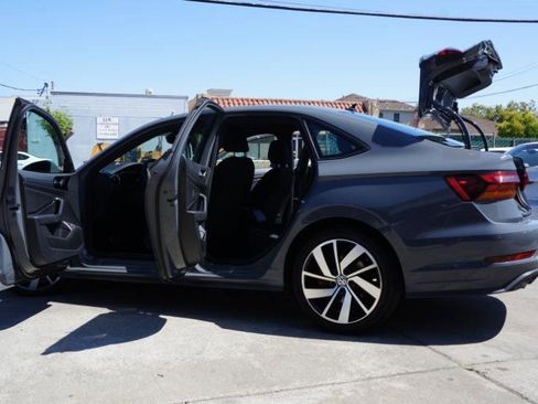 Used 2019 Volkswagen Jetta GLI image 12