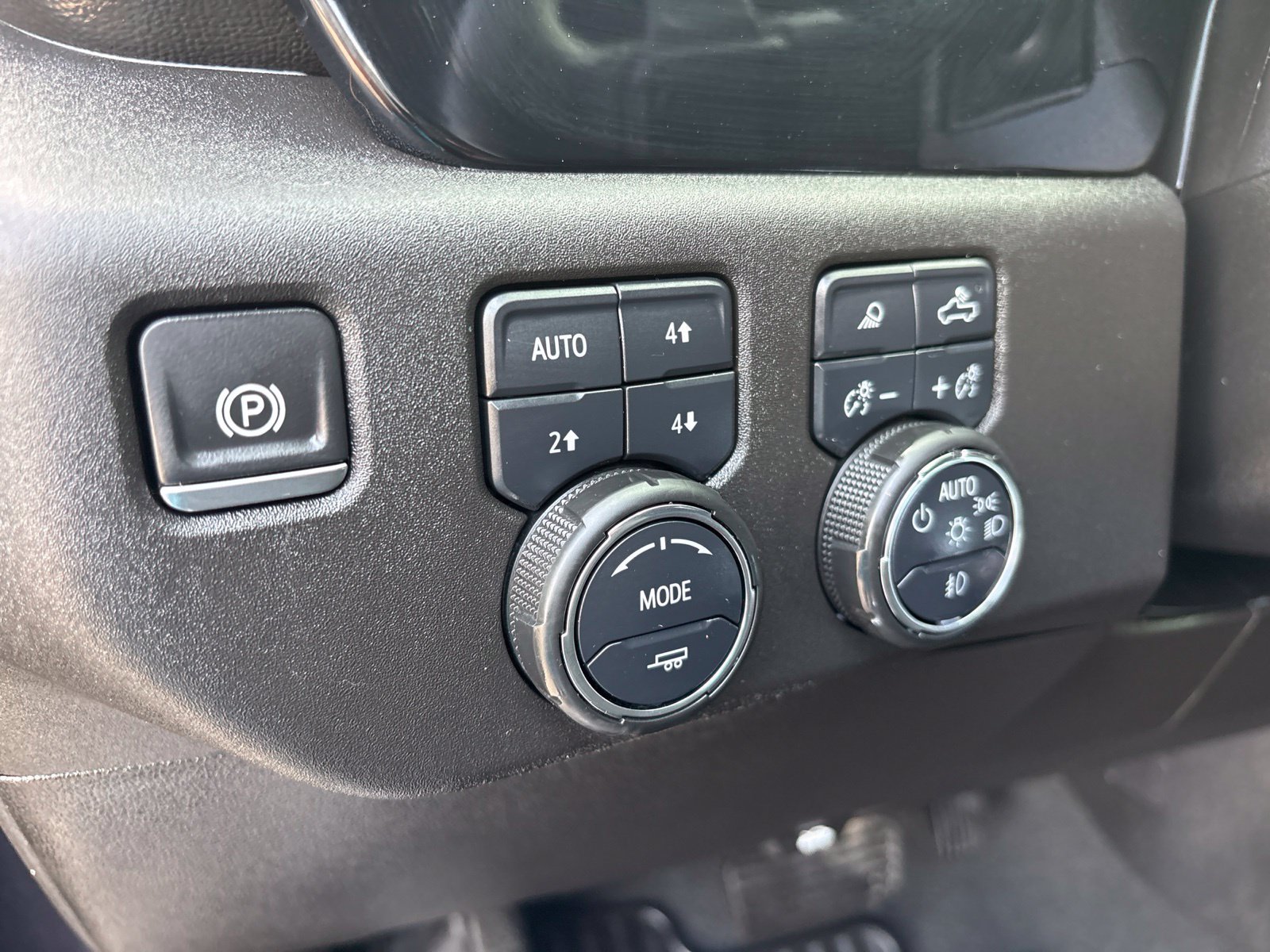 Used 2024 Chevrolet Silverado 1500 LTZ w/ LTZ Convenience Package II AWD/4WD image 14