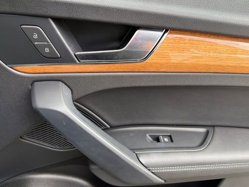 Used 2021 Audi Q5 Prestige w/ Prestige Package image 22