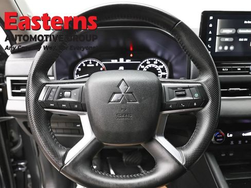 Used 2025 Mitsubishi Outlander SE AWD/4WD image 10