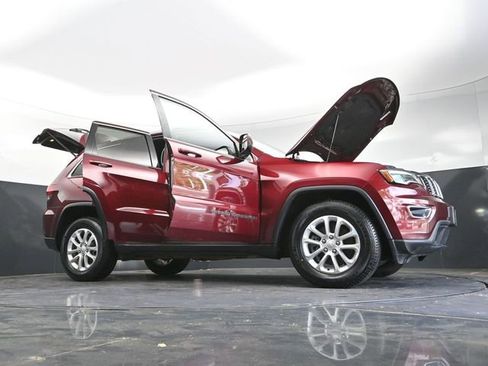Used 2021 Jeep Grand Cherokee Laredo RWD image 47