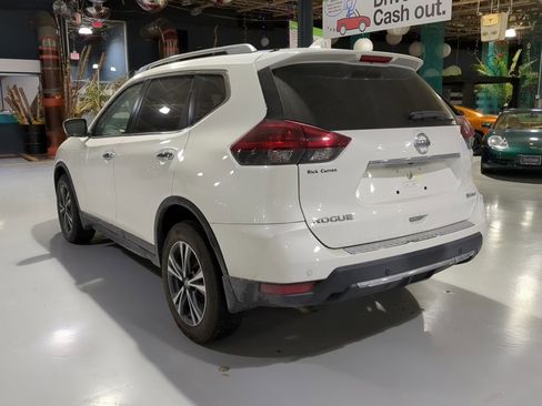 Used 2020 Nissan Rogue SV w/ Premium Package image 10