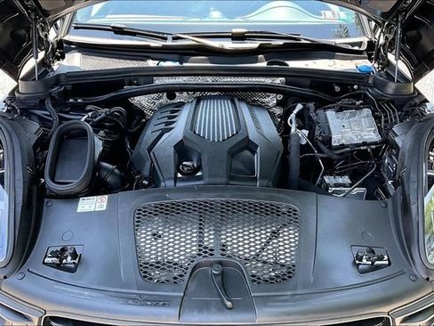 Used 2024 Porsche Macan AWD/4WD image 34