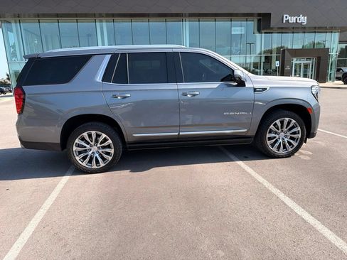 Used 2022 GMC Yukon Denali AWD/4WD image 3