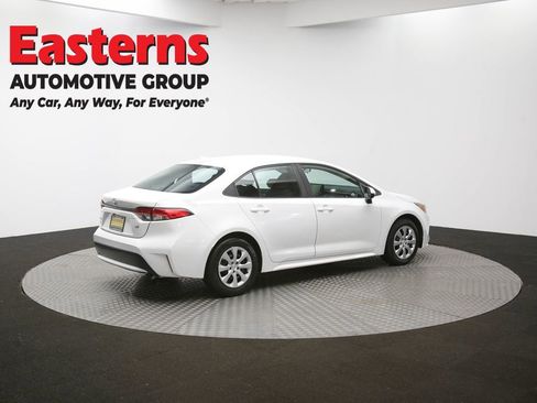 Used 2022 Toyota Corolla LE image 39