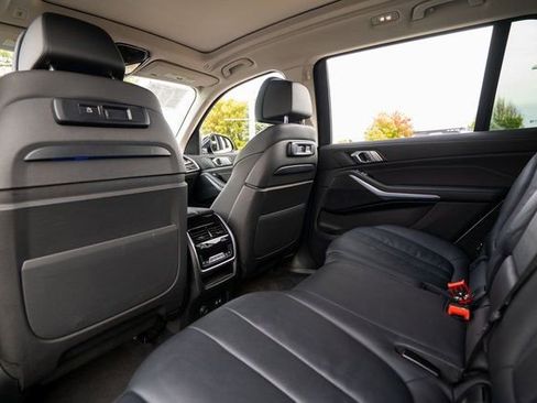 Used 2022 BMW X7 xDrive40i w/ Premium Package image 16