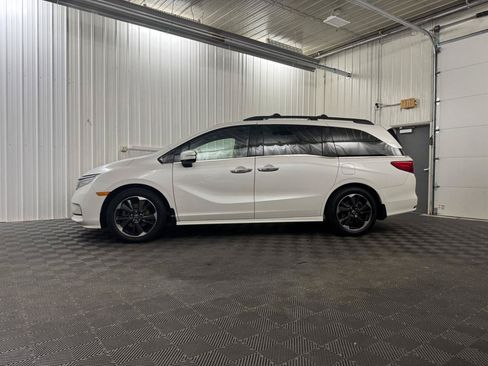 Used 2023 Honda Odyssey Elite image 2