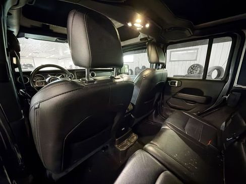 Used 2020 Jeep Wrangler Unlimited Sahara image 9