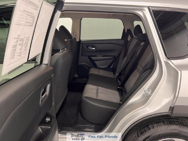 Used 2025 Nissan Rogue SV FWD image 30