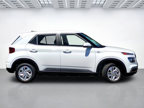 New 2026 Hyundai Venue SE FWD image 3