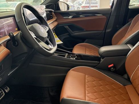 New 2026 Volkswagen Tiguan SEL R-Line image 8