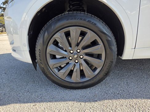 New 2025 Land Rover Discovery Sport S image 9