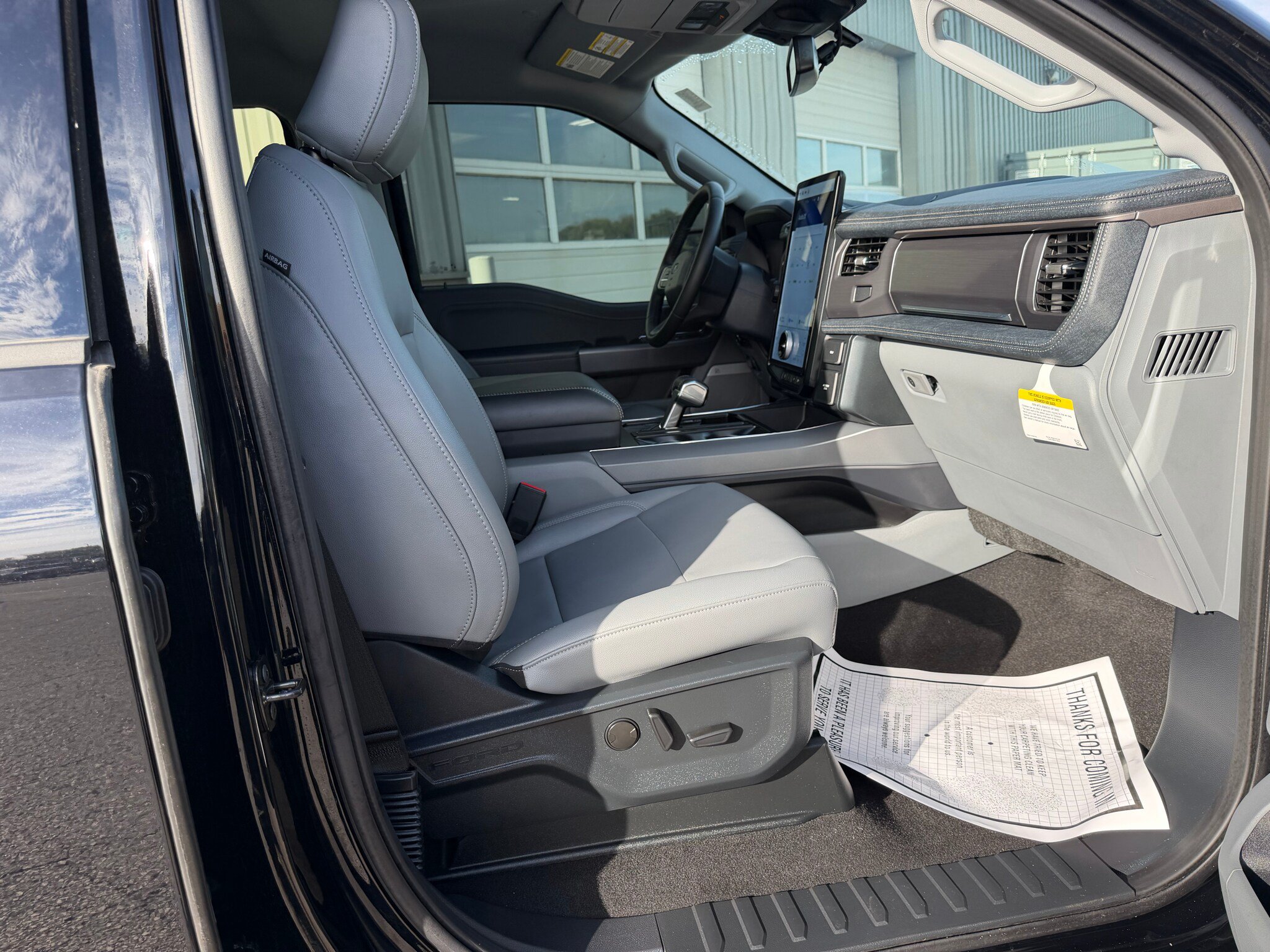 Used 2025 Ford F150 Lightning Flash AWD/4WD image 9