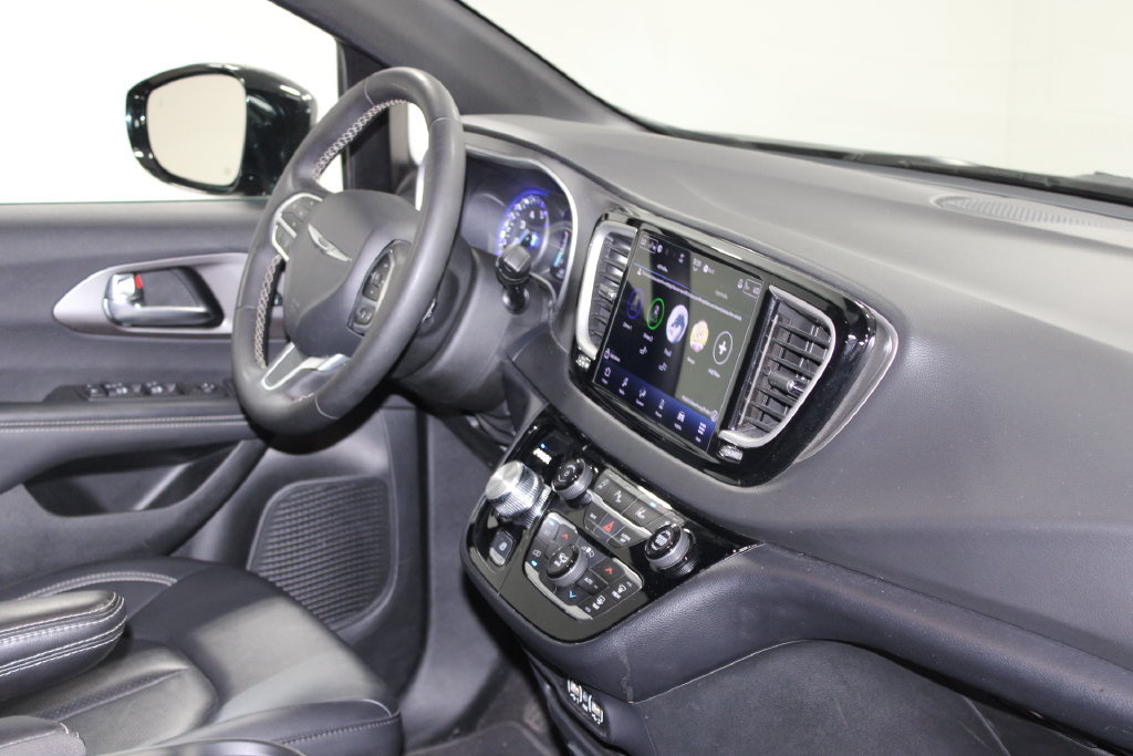 Used 2025 Chrysler Pacifica Select FWD image 29