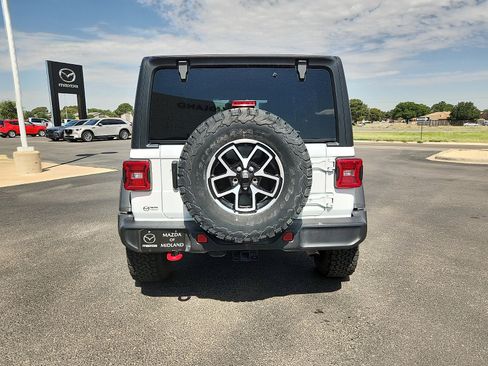 Used 2025 Jeep Wrangler Unlimited Rubicon AWD/4WD image 6