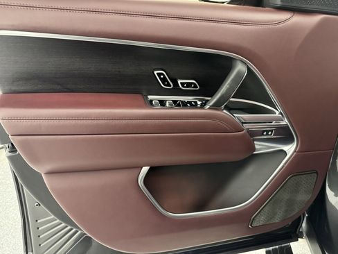 Used 2024 Land Rover Range Rover Autobiography image 11