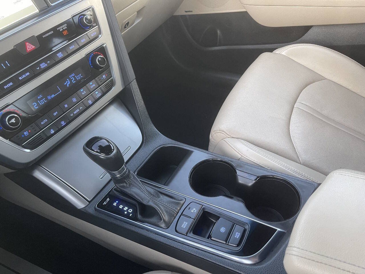 Used 2015 Hyundai Sonata Limited w/ Option Group 06 FWD image 18
