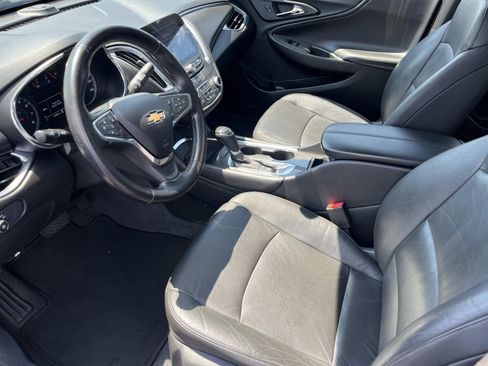 Used 2019 Chevrolet Malibu LT w/ Leather Package FWD image 22