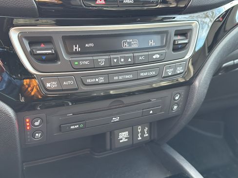 Used 2017 Honda Pilot Elite image 22