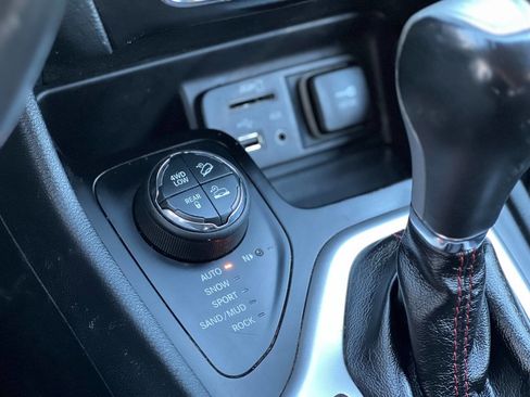 Used 2015 Jeep Cherokee Trailhawk w/ Leather Interior Group image 15