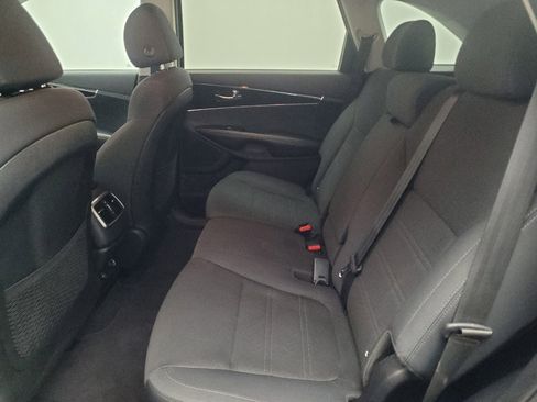 Used 2020 Kia Sorento S FWD image 18