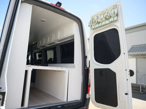 Used 2019 Mercedes-Benz Sprinter 170 image 26