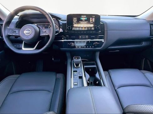 New 2025 Nissan Pathfinder SL image 5
