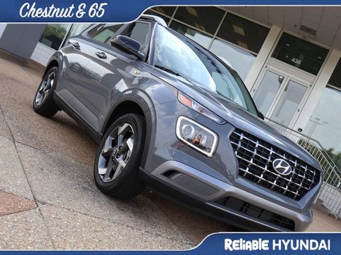 Used 2022 Hyundai Venue Limited FWD image 7