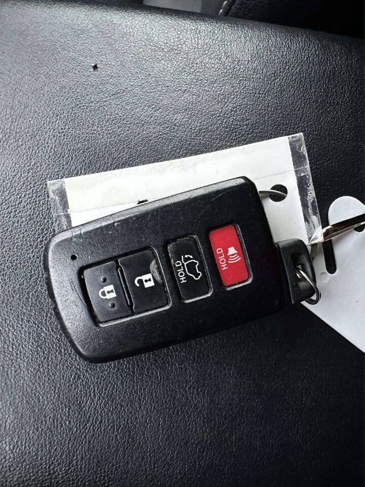 Used 2018 Toyota RAV4 Limited AWD/4WD image 36