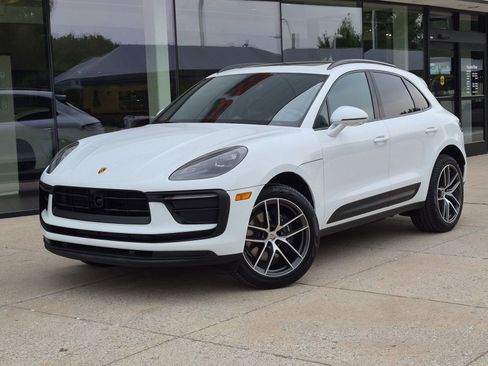 Certified 2026 Porsche Macan AWD/4WD image 1