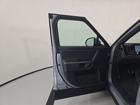 Used 2023 Rivian R1S Adventure image 17