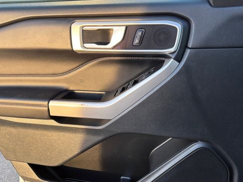 Used 2023 Ford Explorer XLT image 29