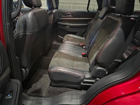 Used 2018 Ford Explorer XLT w/ Equipment Group 202A image 15