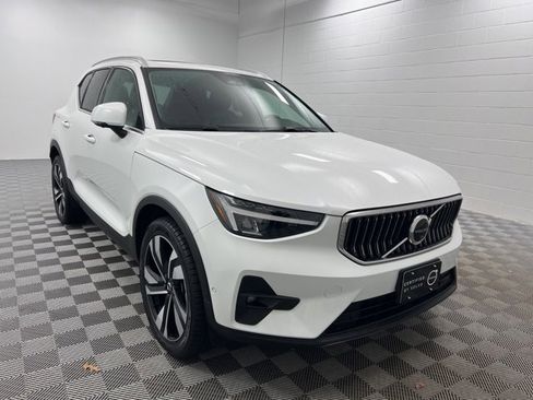 Used 2023 Volvo XC40 B5 Plus w/ Driver Assist Package image 1