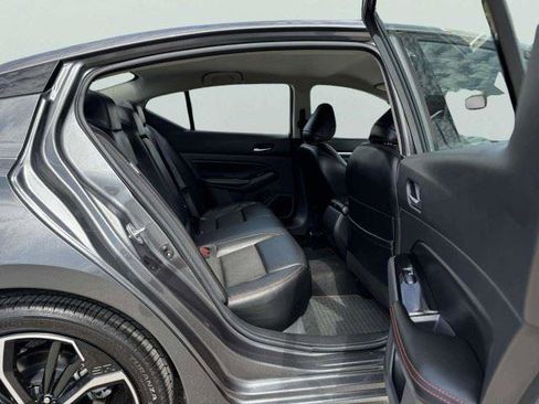Used 2023 Nissan Altima 2.5 SR FWD image 40