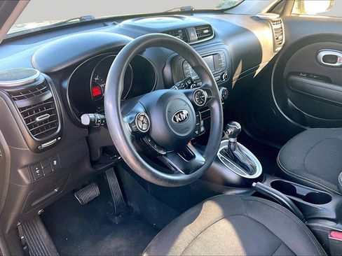 Used 2016 Kia Soul + image 12