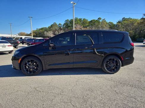 New 2026 Chrysler Pacifica Select w/ S Appearance Package FWD image 6
