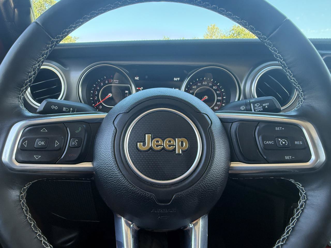 Used 2022 Jeep Gladiator Rubicon w/ Cold Weather Group AWD/4WD image 24