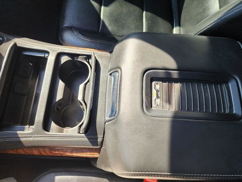 Used 2020 Chevrolet Suburban Premier image 24