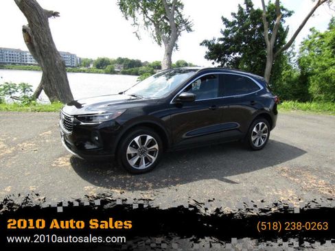 Used 2025 Ford Escape Platinum AWD/4WD image 1