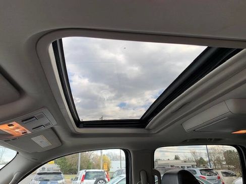 Used 2007 GMC Yukon XL SLT w/ SLT Preferred Equipment Group image 16