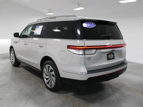 Used 2023 Lincoln Navigator Reserve AWD/4WD image 7