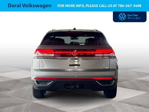 Certified 2024 Volkswagen Atlas Cross Sport SE w/ Panoramic Sunroof Package FWD image 7