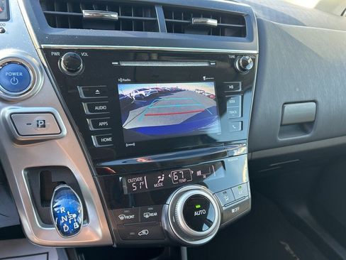 Used 2017 Toyota Prius V Three image 10