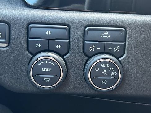 Used 2025 Chevrolet Silverado 2500 LT w/ Convenience Package AWD/4WD image 5
