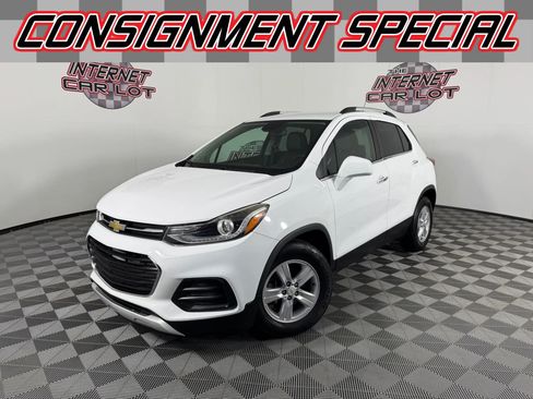 Used 2017 Chevrolet Trax LT w/ LT Convenience Package FWD image 1